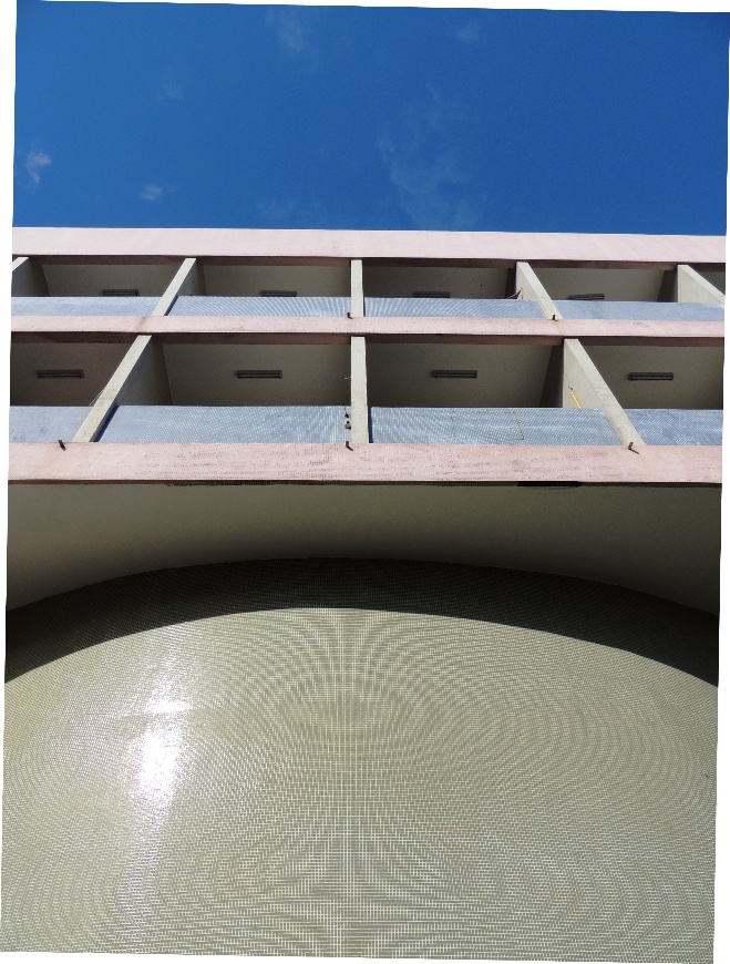 Detalhe da fachada da Residência Universitária 125 em fotografia atual
